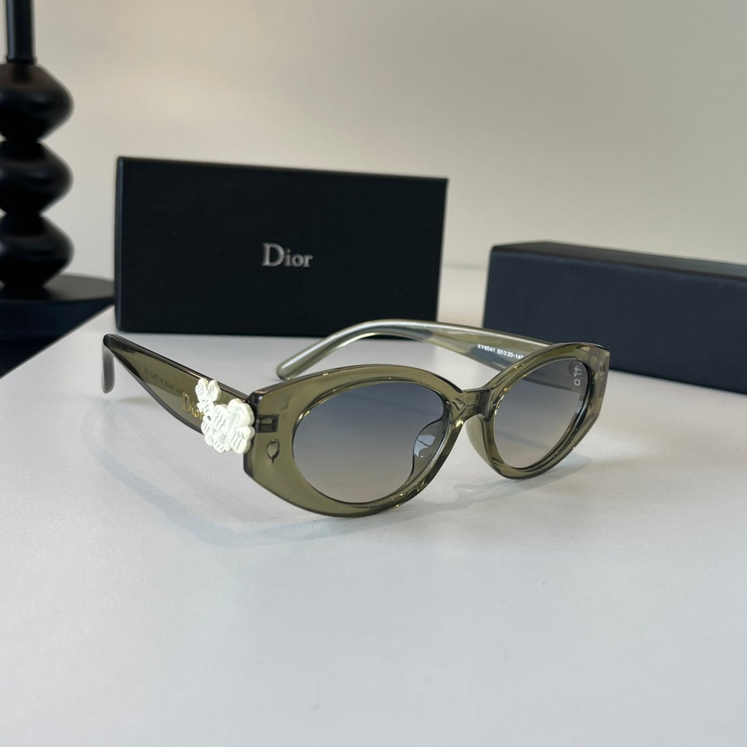 Dior Fashion Silver Lens Sunglasses for Men & Women - 486773