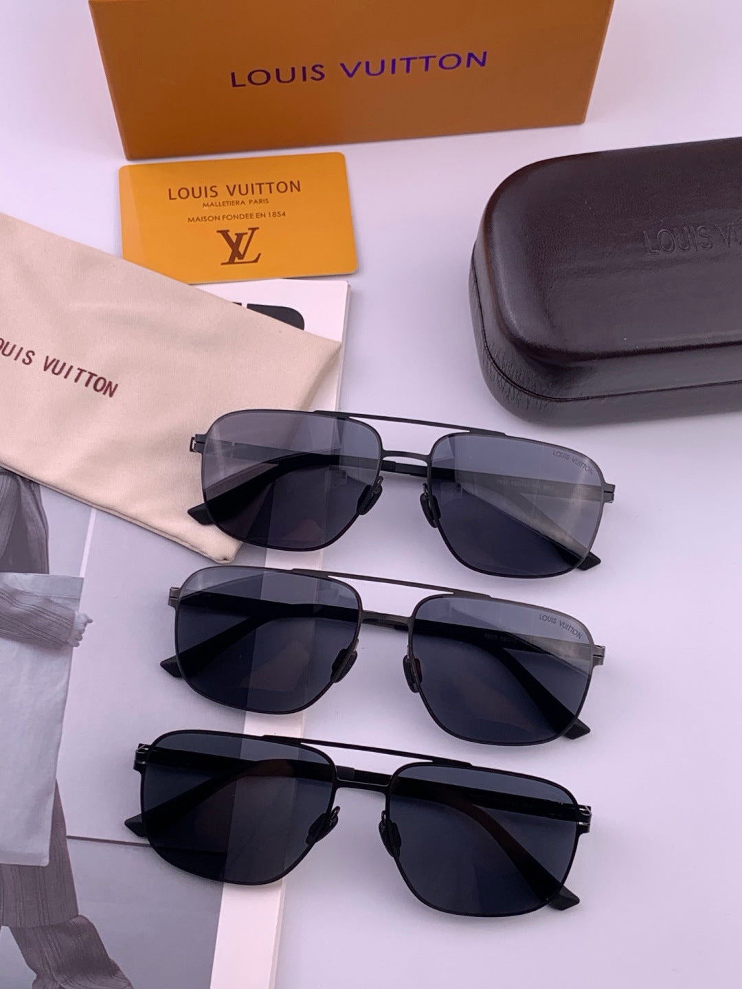 Louis Vuitton L5760 Fashion Gray Lens Sunglasses for Men & Women - 464744 - detail image 8