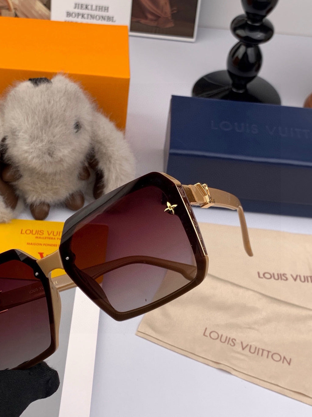 Louis Vuitton L3262 Square Red Lens Sunglasses for Men & Women - 464720 - detail image 4