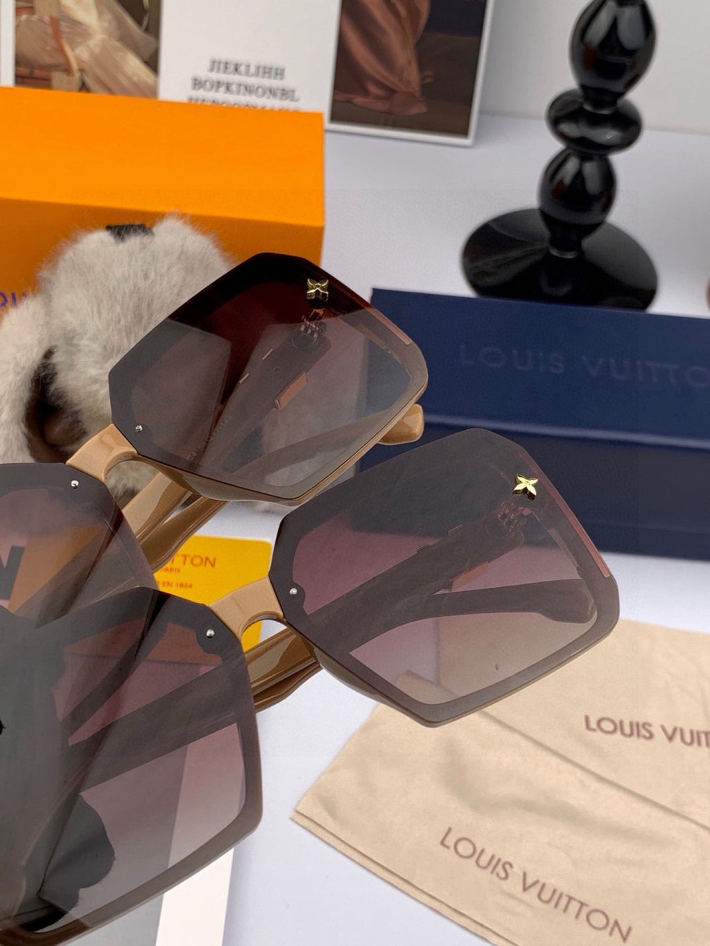 Louis Vuitton L3262 Square Red Lens Sunglasses for Men & Women - 464720 - detail image 3