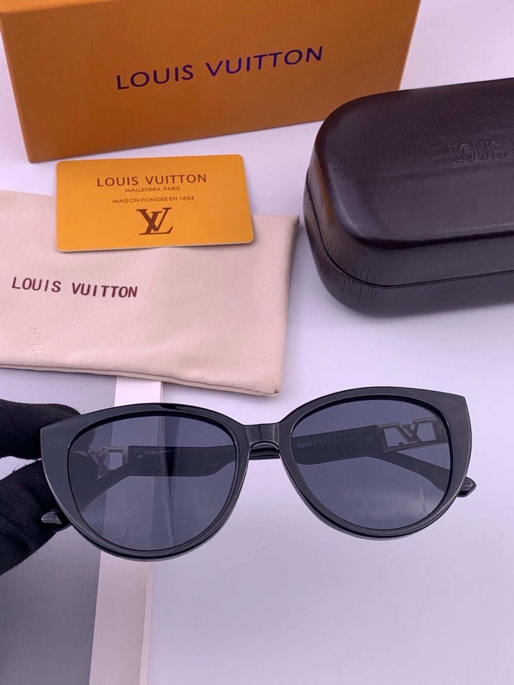 Louis Vuitton L15803 Square Black Lens Sunglasses for Women - 464703 - detail image 2