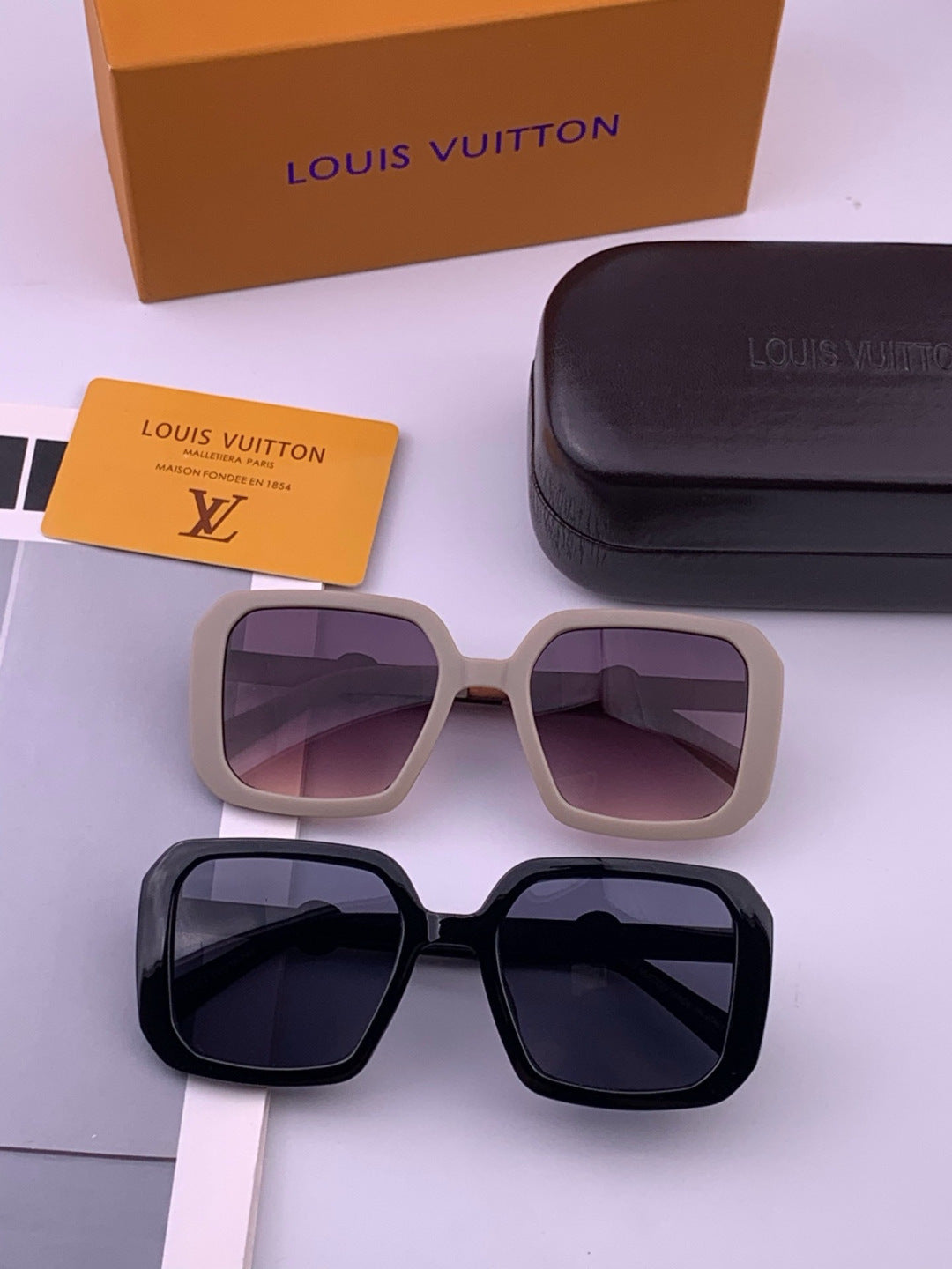 Louis Vuitton L37007 Oversized Brown Lens Sunglasses for Men & Women - detail image 7