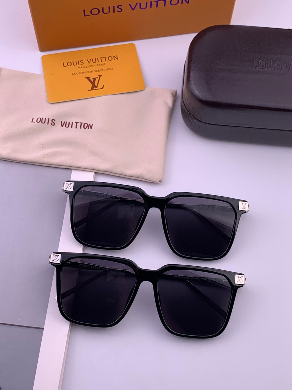 Louis Vuitton L7166 Aviator Gold Lens Sunglasses for Men & Women - detail image 7