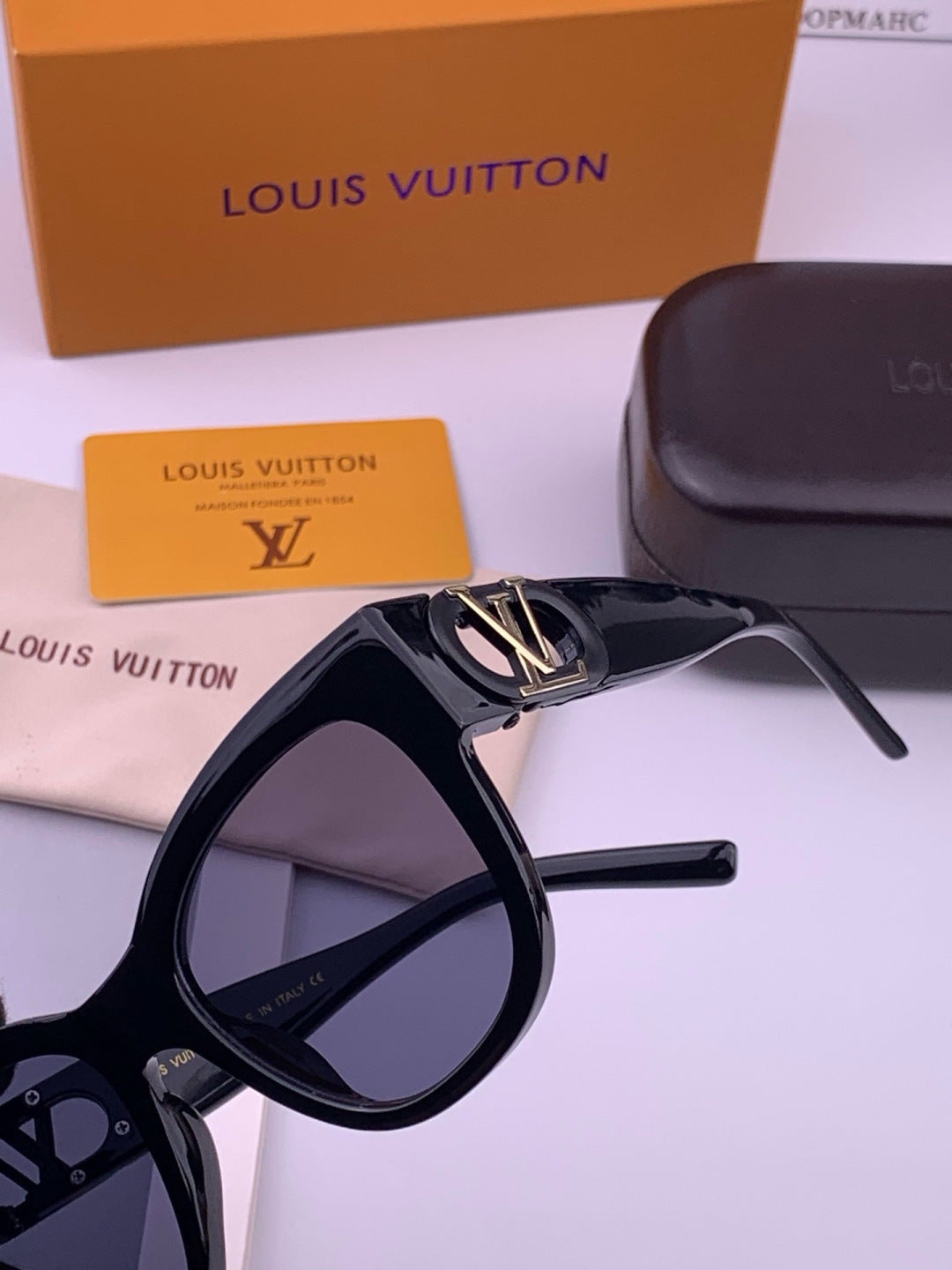 Louis Vuitton L07002 Square Black Lens Sunglasses for Women - 486181 - detail image 3
