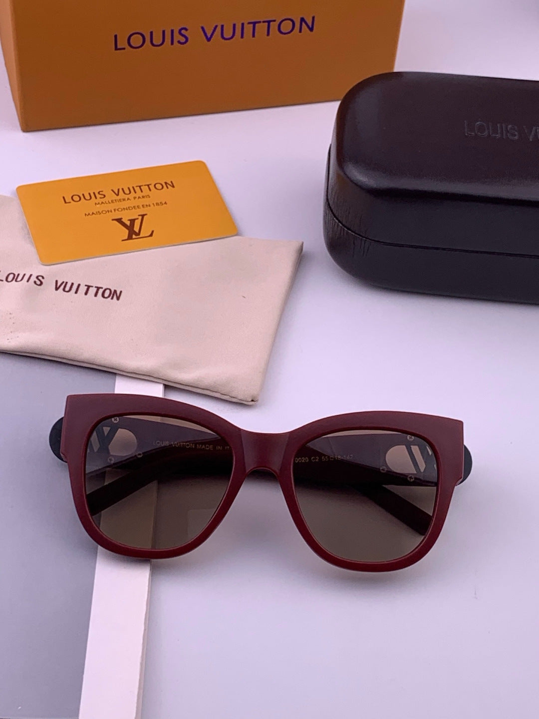 Louis Vuitton L07002 Square Black Lens Sunglasses for Women - detail image 6