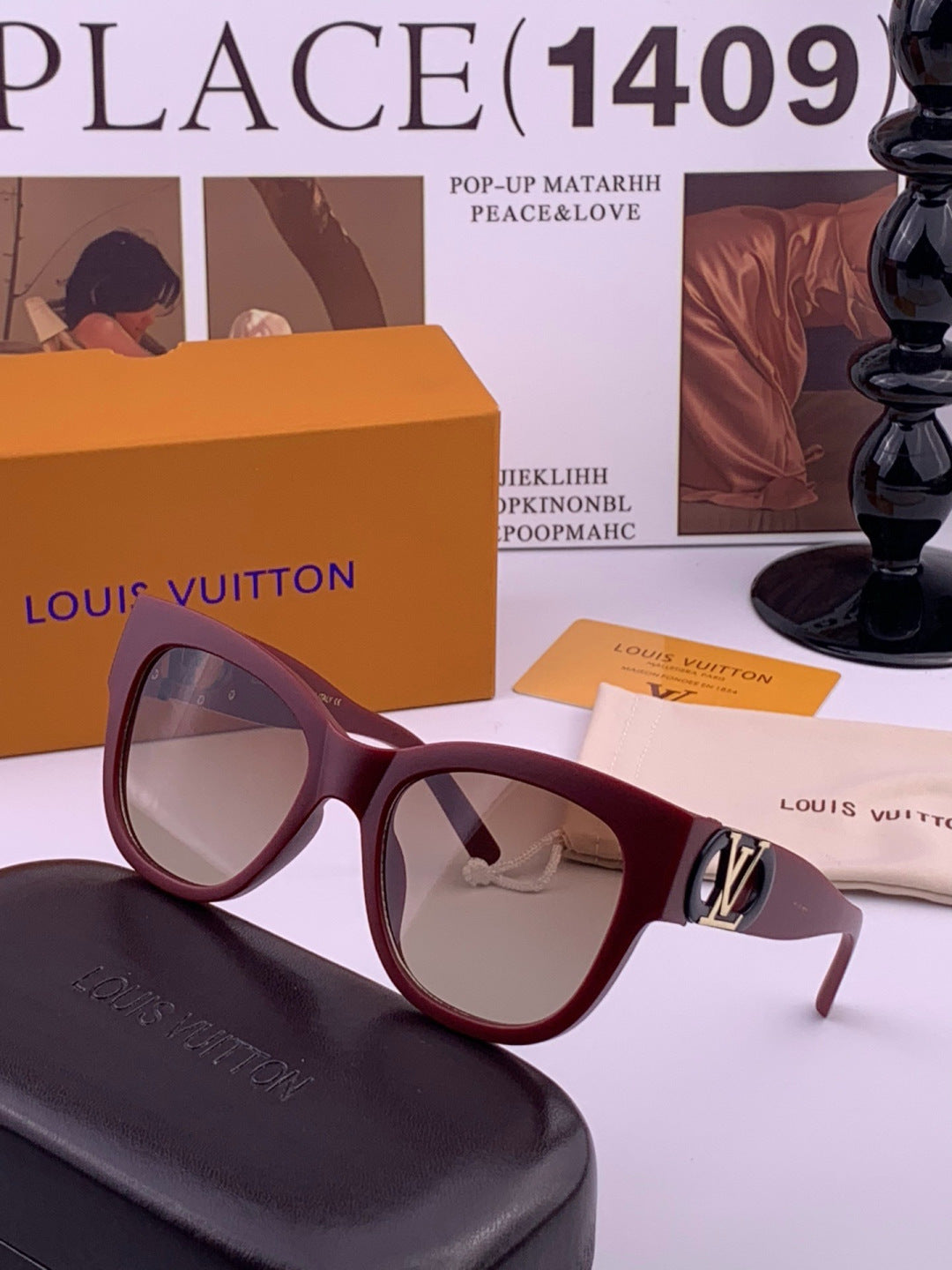 Louis Vuitton L07002 Square Black Lens Sunglasses for Women - detail image 2