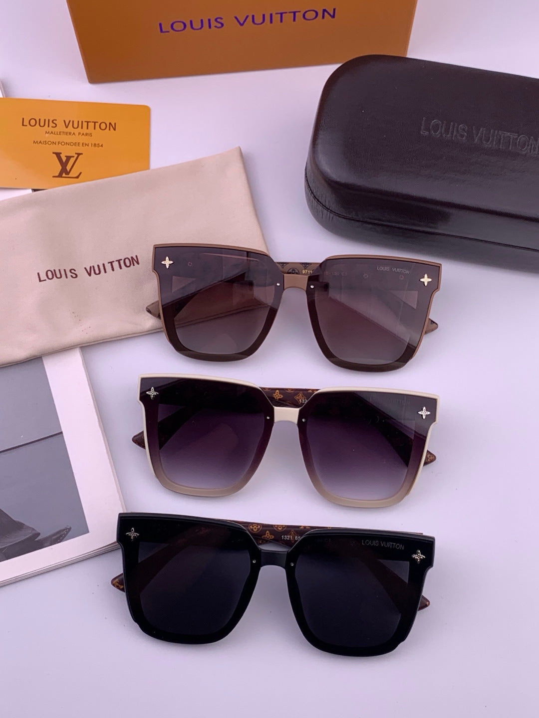 Louis Vuitton L1132 Square Gold Lens Sunglasses for Women - 486191 - detail image 7