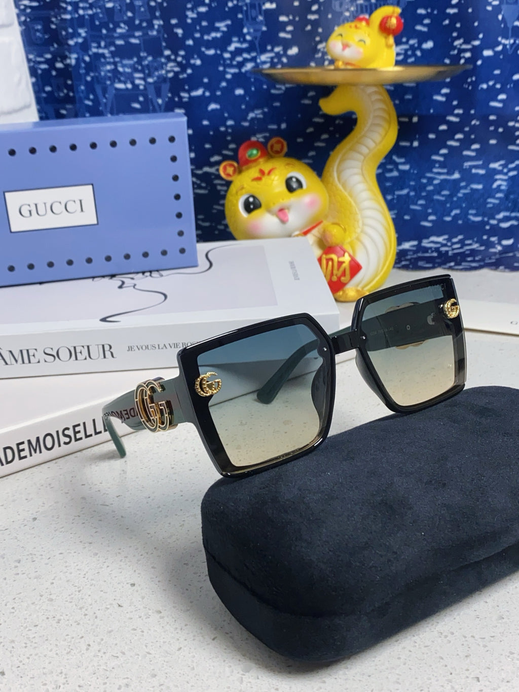 Gucci Polarized Fashion Blue Lens Sunglasses for Women - 357876 - detail image 9