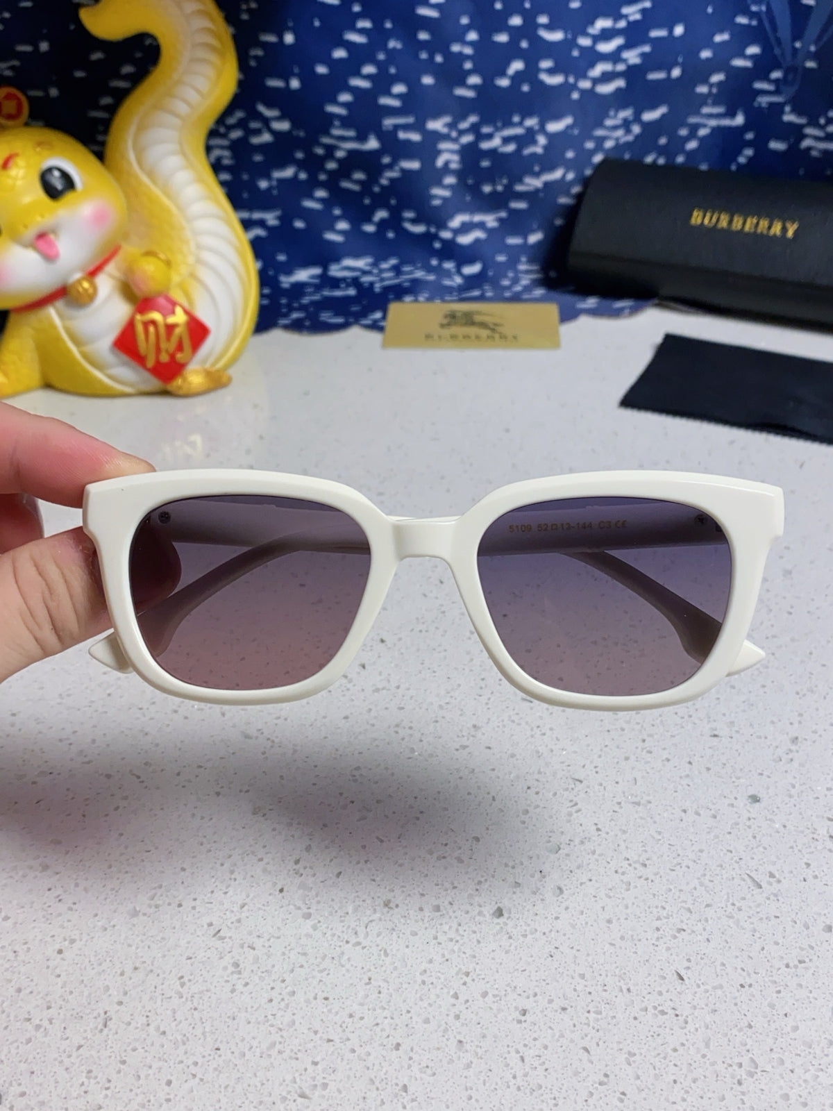 Burberry Polarized Fashion Silver Lens Sunglasses for Men & Women - 399111 - detail image 4