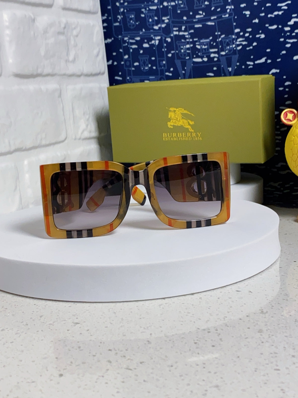 Burberry Oversized Brown Lens Sunglasses for Men & Women - 449577 - detail image 2