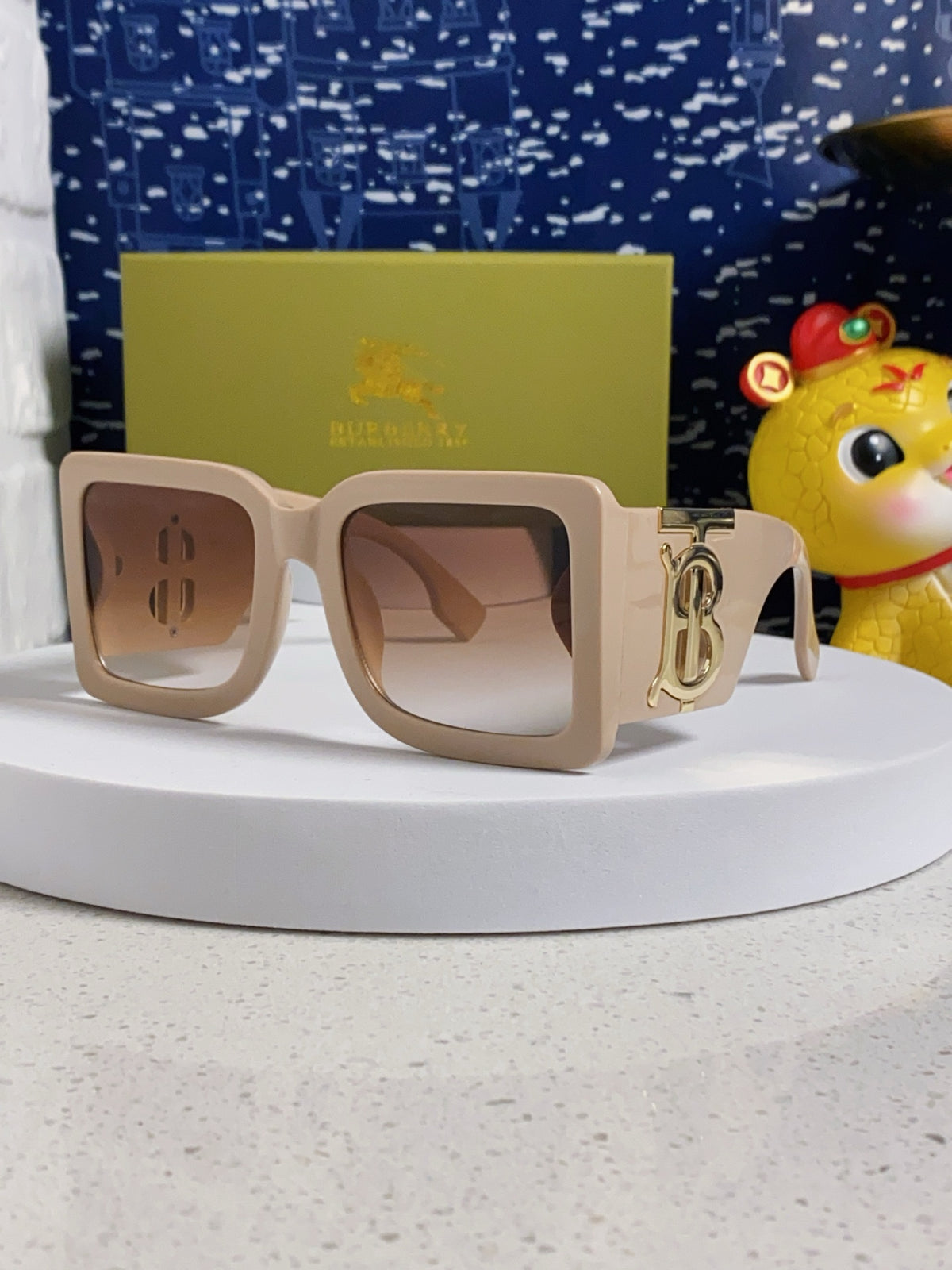 Burberry Oversized Brown Lens Sunglasses for Men & Women - 449579