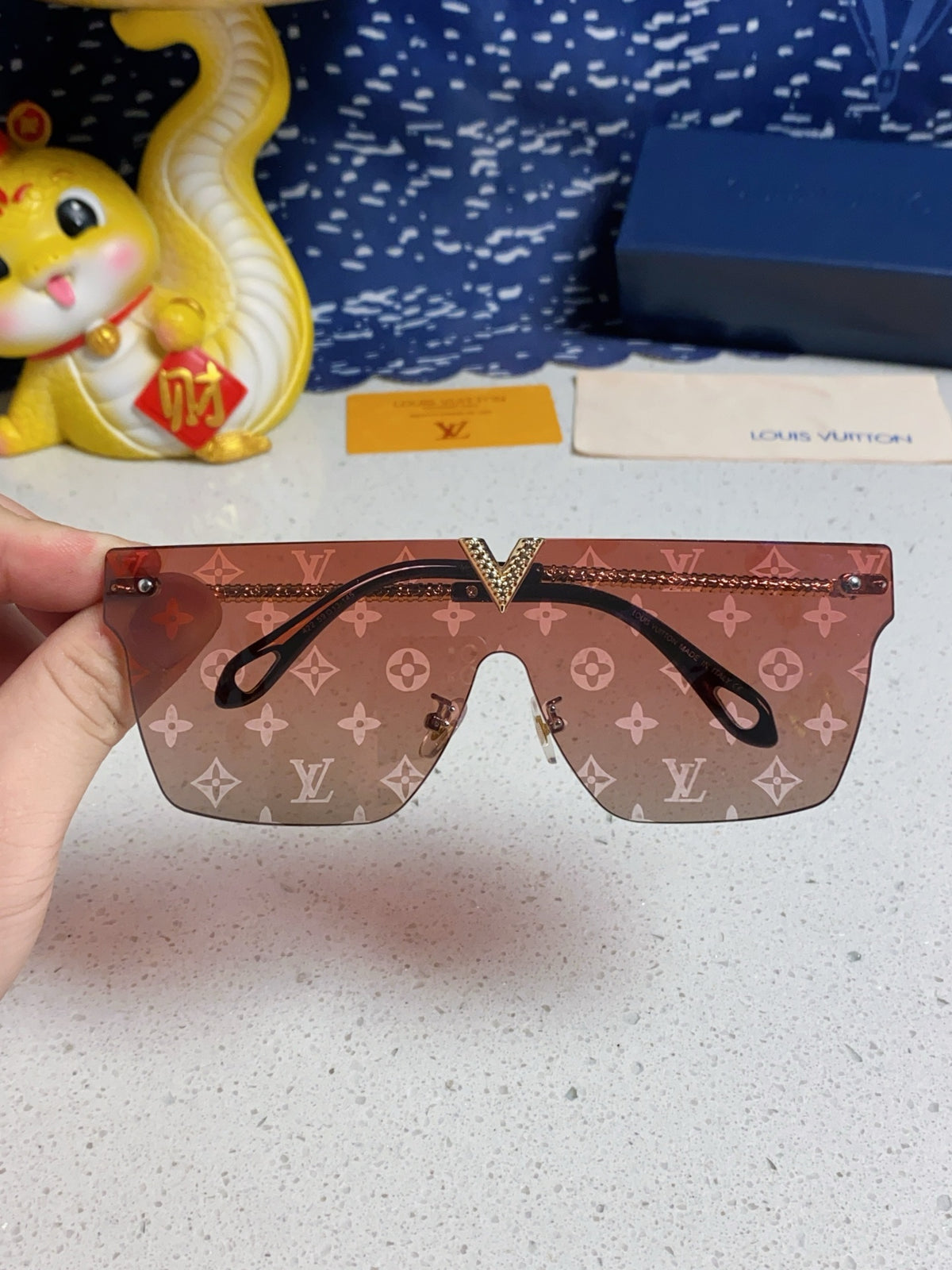 Louis Vuitton Fashion Silver Lens Sunglasses for Men & Women - 997391 - detail image 4