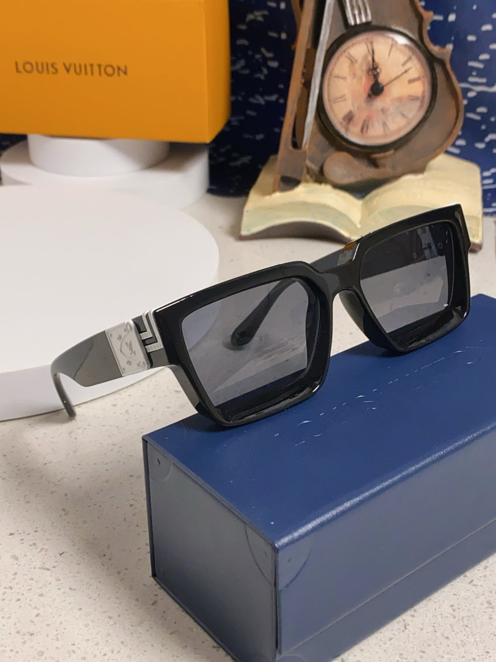 Louis Vuitton M96006 Square Silver Lens Sunglasses for Men & Women - 158161 - detail image 10