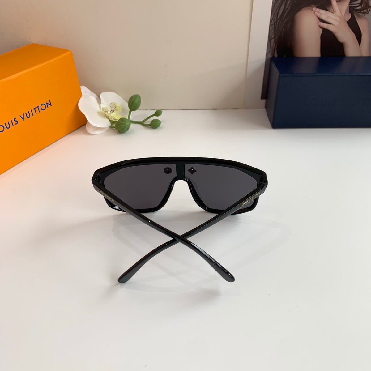 Louis Vuitton Fashion Black Lens Sunglasses for Men & Women - 431225 - detail image 2